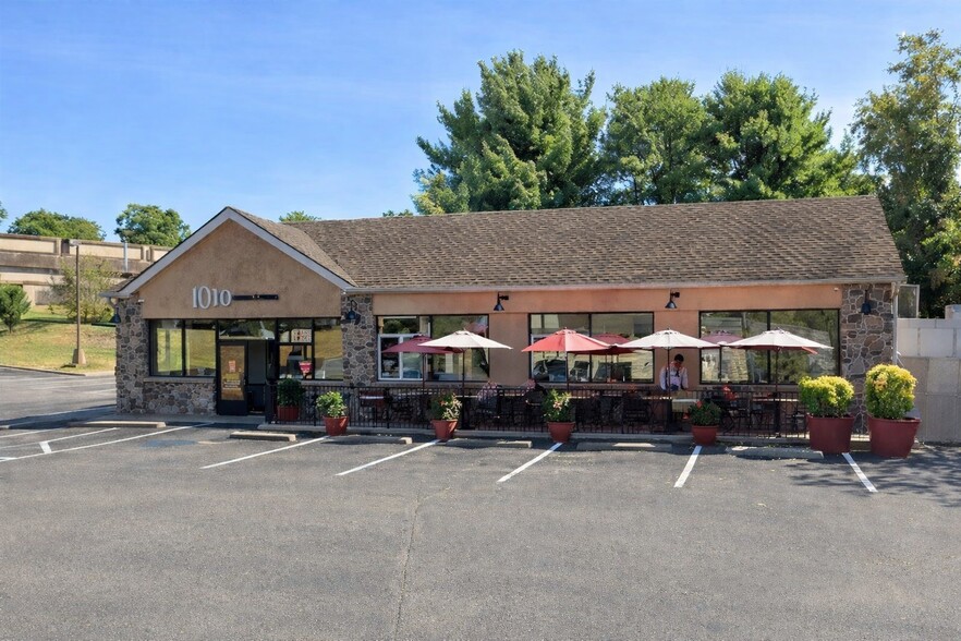 Primary Photo Of 1010 W Baltimore Pike, Media Freestanding For Sale