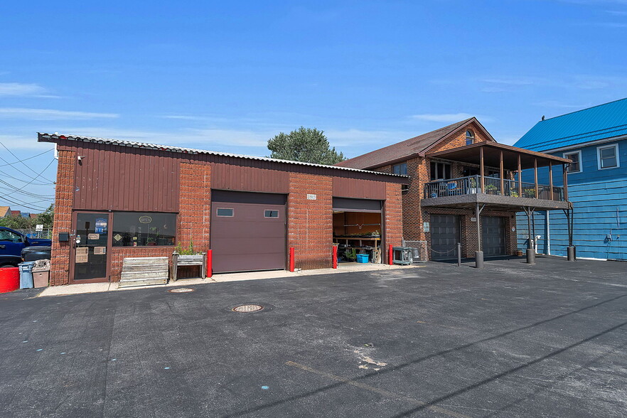 More Photos Of 2809 River Rd, Buffalo Flex For Sale