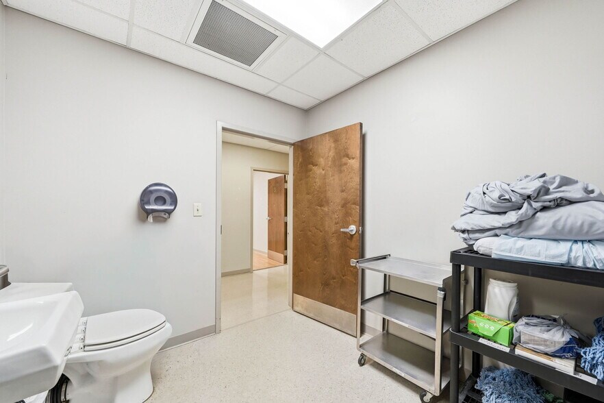 More Photos Of 329 Wesley St, Johnson City Medical For Sale