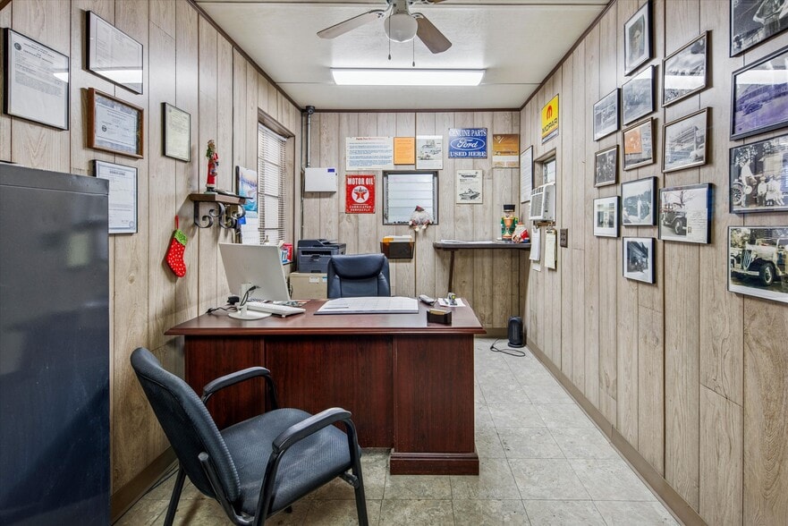 More Photos Of 5840 S Western Ave, Chicago Auto Repair For Sale