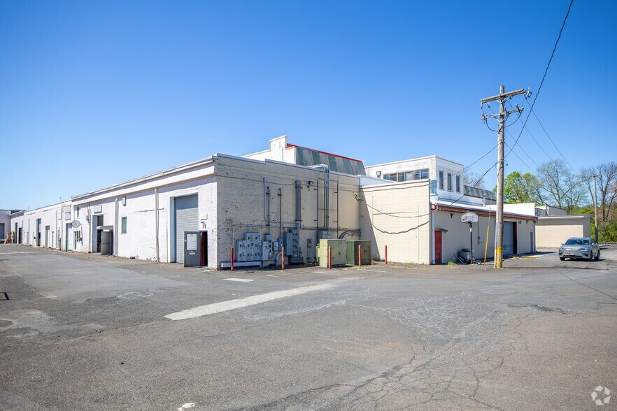 More Photos Of 2381 Philmont Ave, Huntingdon Valley Warehouse For Lease