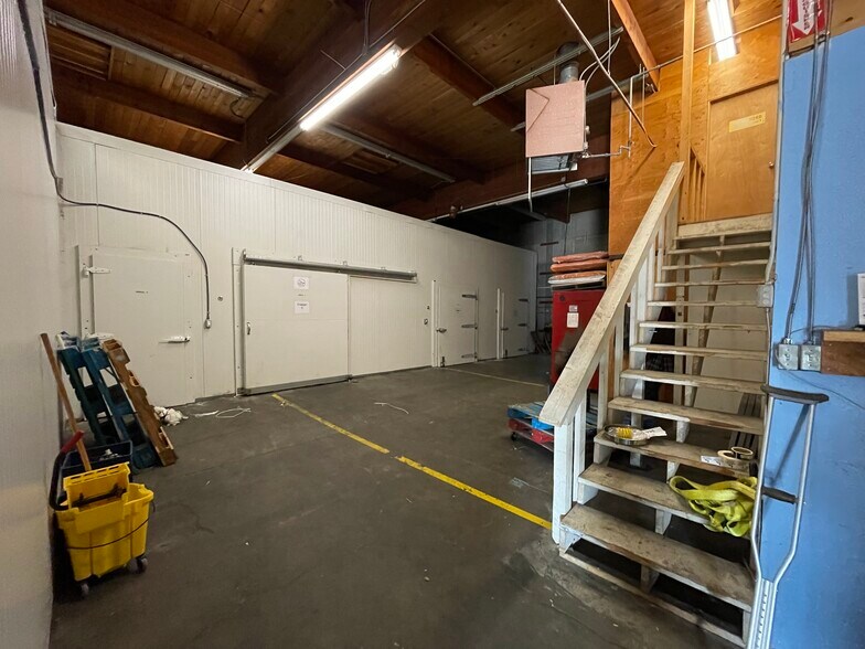 More Photos Of 835 Central Ave N, Kent Light Manufacturing For Lease