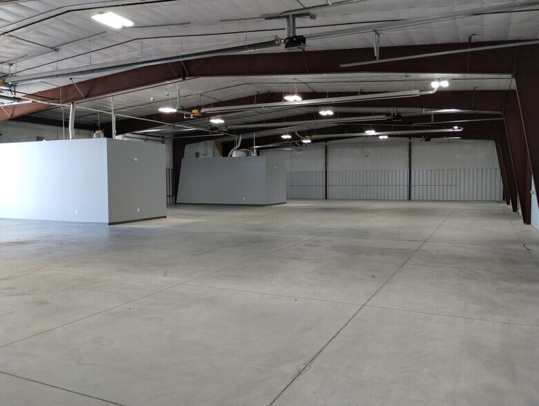 More Photos Of 1670 Paonia St, Colorado Springs Distribution For Lease