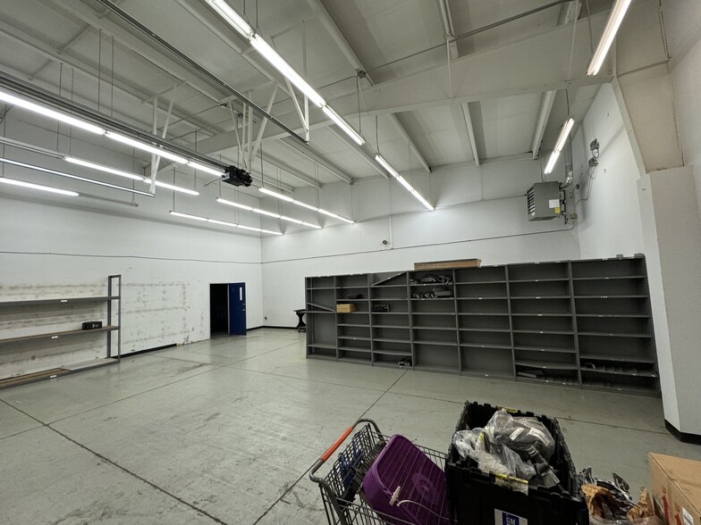 More Photos Of 613 W I 240 Service Rd, Oklahoma City Auto Dealership For Lease