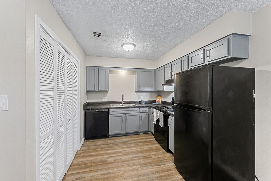 More Photos Of 101-112 Deerwood Dr, Victoria Apartments For Sale