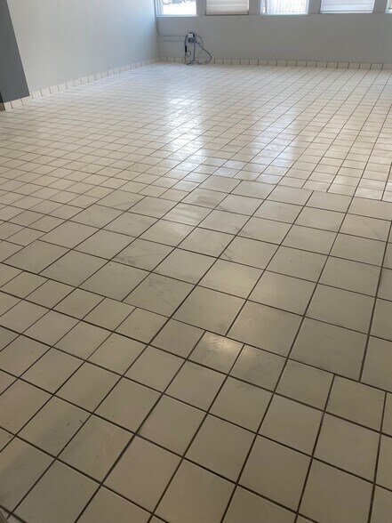 More Photos Of 1350 11 Av SW, Calgary Storefront For Sale