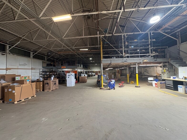 More Photos Of 10 Snow Canning Rd, Scarborough Manufacturing For Lease