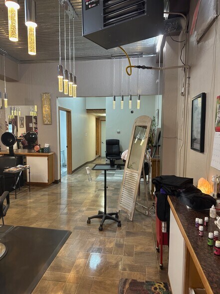 More Photos Of 2940 Floral Blvd, Butte Office For Sale