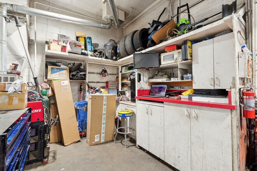 More Photos Of 196 3rd Avenue East N, Kalispell Service Station For Sale