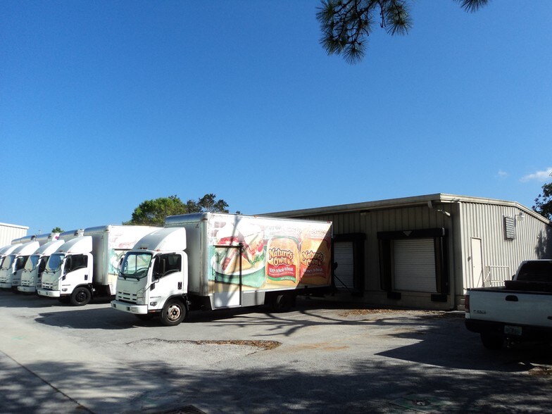 More Photos Of 3101-3215 Aviation Blvd, Vero Beach Warehouse For Lease