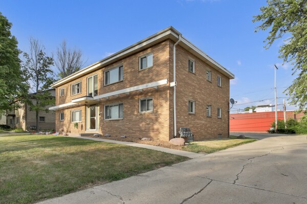 More Photos Of 1222 N 116th St, Wauwatosa Multifamily For Sale