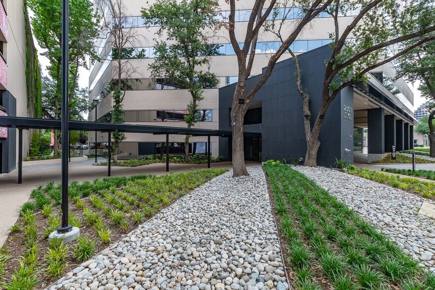 More Photos Of 2501 Cedar Springs Rd, Dallas Office For Lease