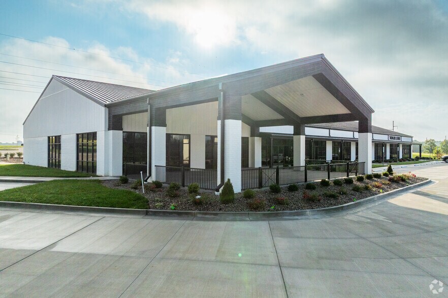 More Photos Of 124 Ernest R. Kouma Blvd, Radcliff Storefront For Lease