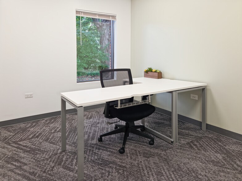 More Photos Of 611 S Milwaukee Ave, Libertyville Coworking Space
