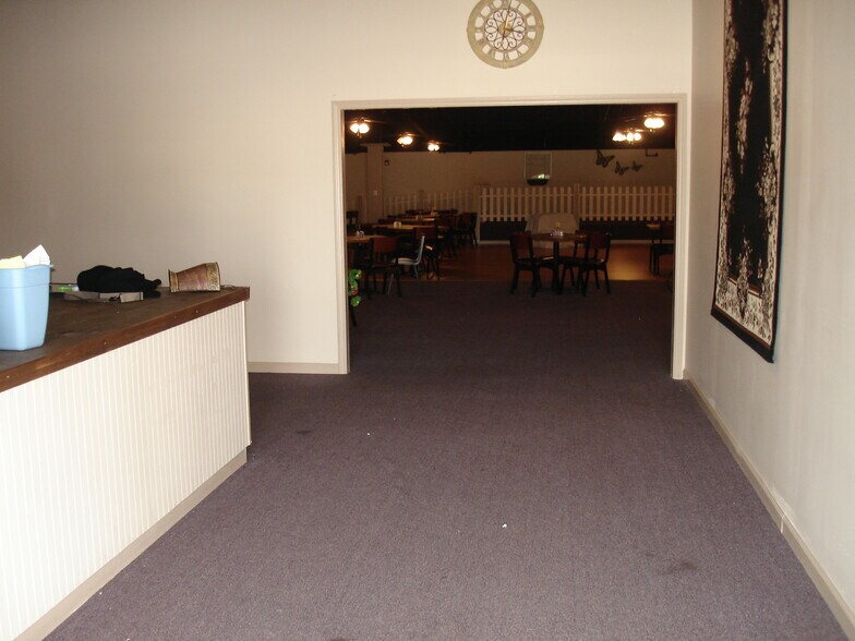 More Photos Of 335 College Ave, Boiling Springs Restaurant For Lease