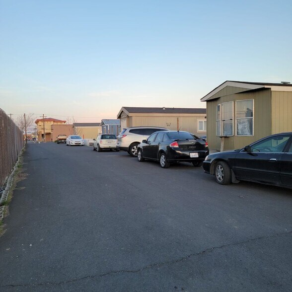 More Photos Of 711 2nd Ave SW, Quincy Hotel For Sale