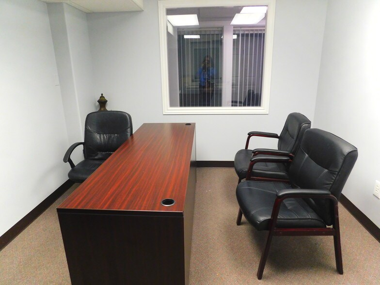 More Photos Of 672 E Union Sq, Sandy Storefront Retail Office For Lease