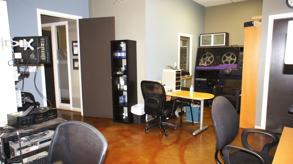 More Photos Of 7316 101 Ave NW, Edmonton Office For Sale