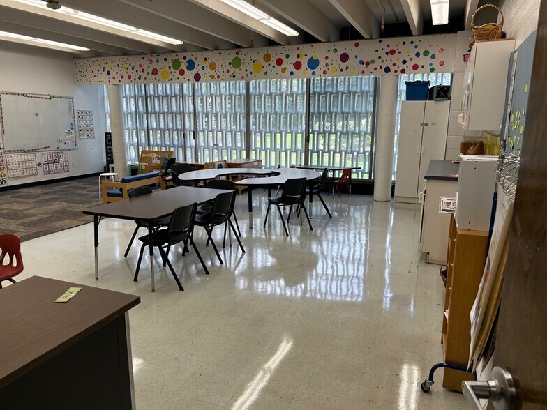 More Photos Of 50 Pamela Rd, Framingham Schools For Lease