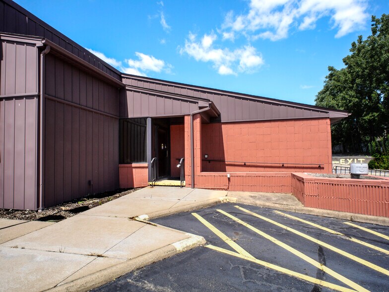 More Photos Of 603 N State St, Girard Medical For Sale