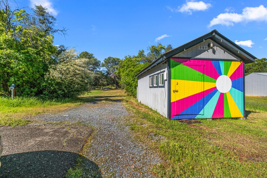 More Photos Of 320 Taylor Rd, Newcastle Specialty For Sale