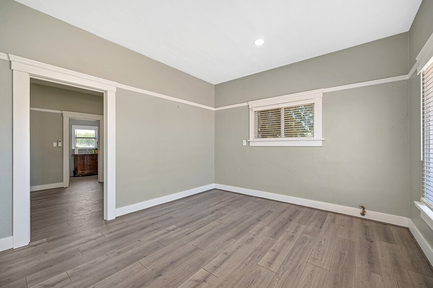 More Photos Of 19435 East St, Woodland Specialty For Sale