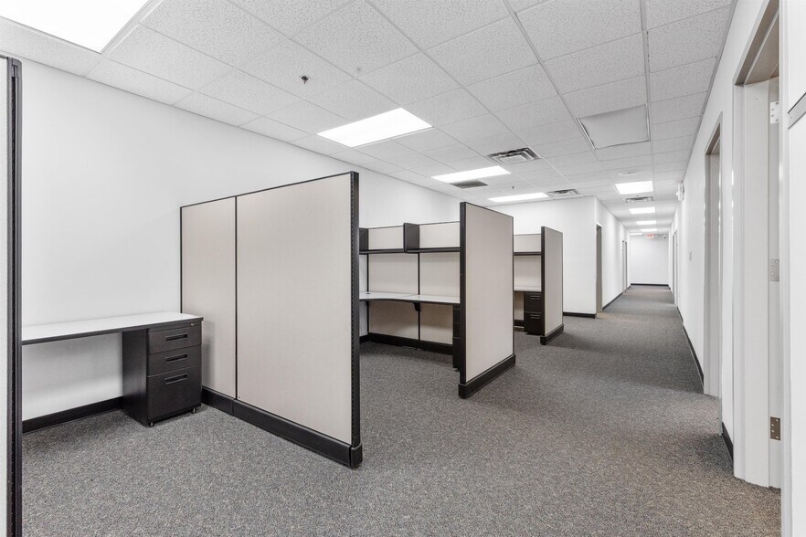 More Photos Of 1832 Midpark Rd, Knoxville Flex For Lease