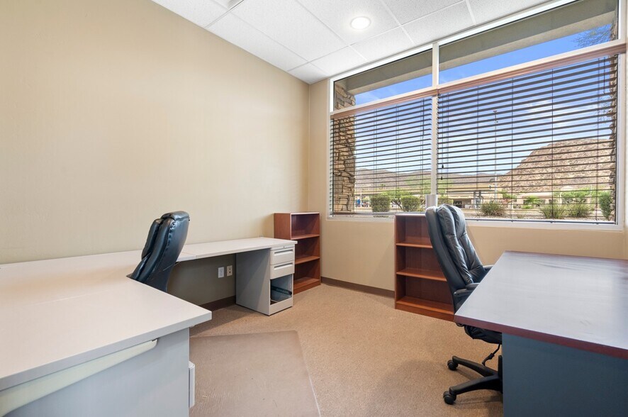 More Photos Of 1345 E Chandler Blvd, Phoenix Office For Lease