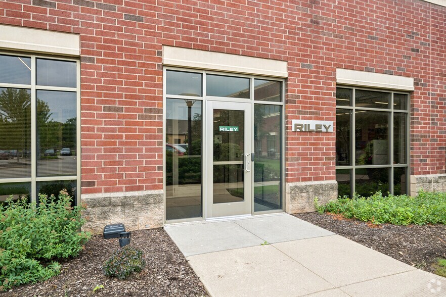 More Photos Of N19W23993 Ridgeview Pky, Waukesha Office For Sale