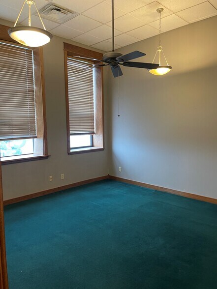 More Photos Of 419 W Broadway St, Muskogee Office For Lease