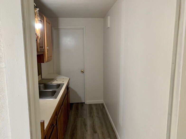 More Photos Of 211 Pine St, Kelso Apartments For Lease