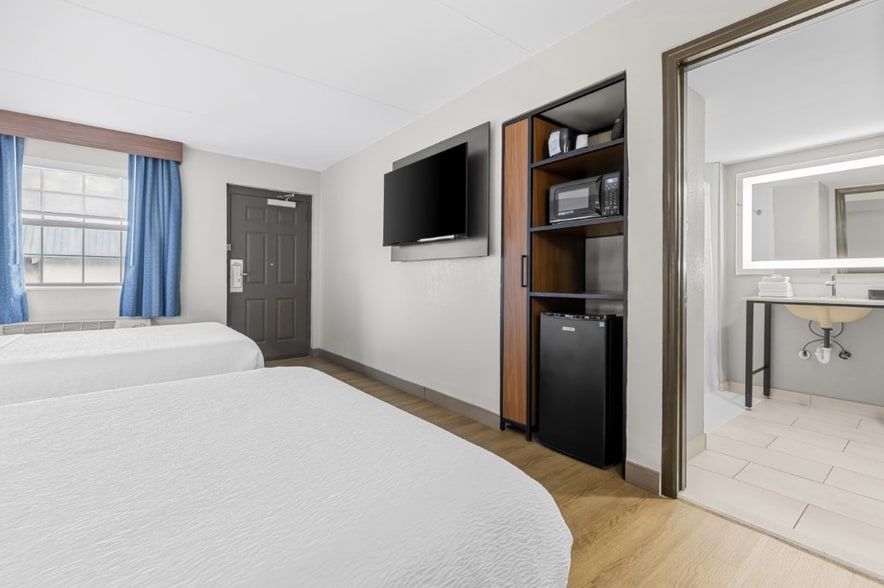 More Photos Of 4870 University Dr NW, Huntsville Hotel For Sale