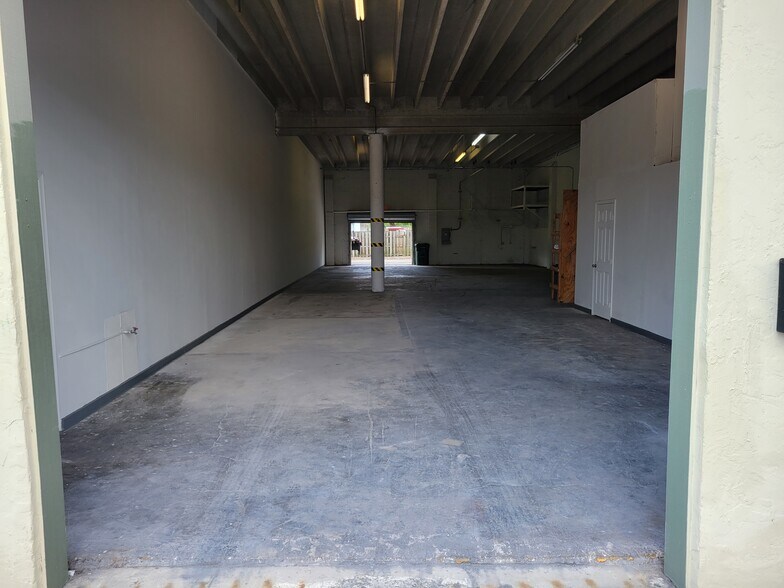 More Photos Of 818-838 NE 40th Ct, Oakland Park Warehouse For Lease