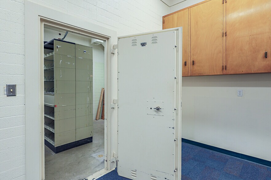 More Photos Of 971 E Broadway Ave, Atwater Office For Lease