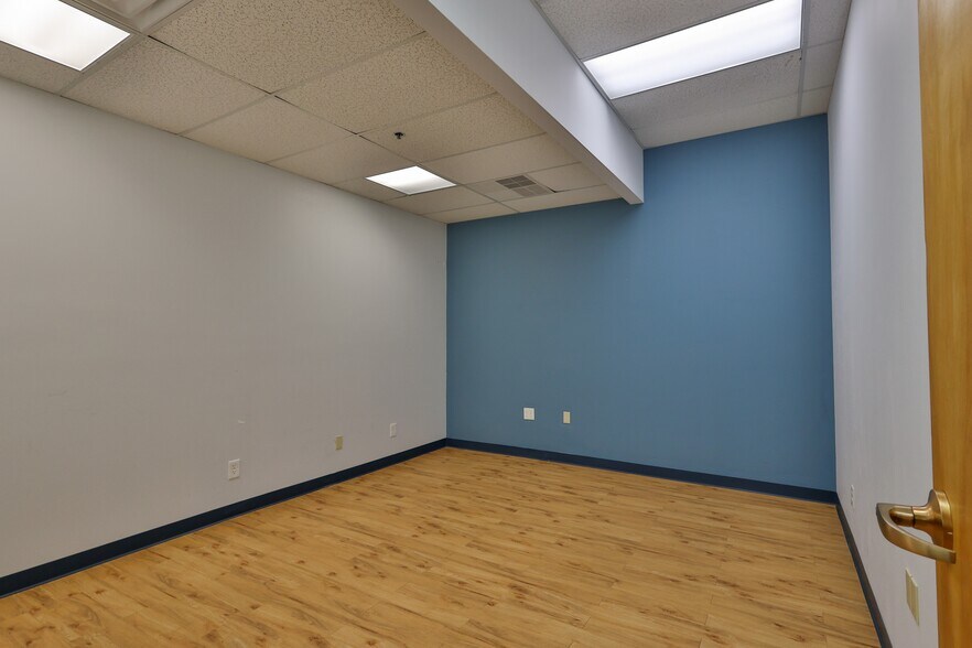 More Photos Of 1525 Valley Center Pky, Bethlehem Unknown For Lease