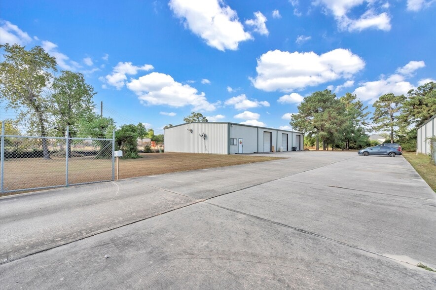 More Photos Of 615 Rankin Cir N, Houston Warehouse For Lease