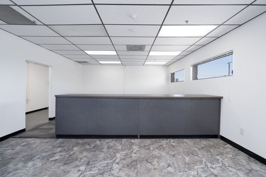 More Photos Of 320 Kentucky St, Bakersfield Manufacturing For Sale