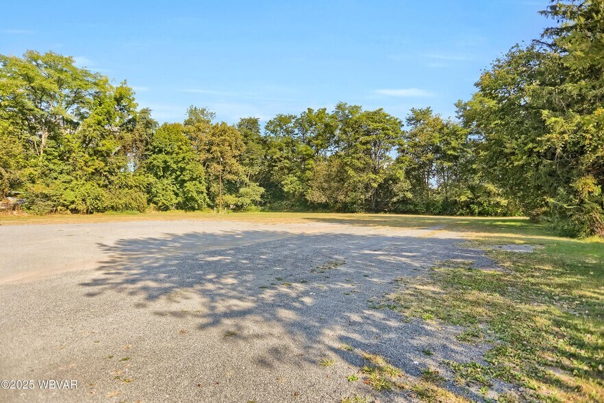 More Photos Of 8265 State Route 405, Milton Freestanding For Sale