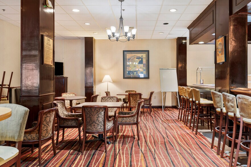 More Photos Of 3 Watervliet Avenue Ext, Albany Hotel For Sale