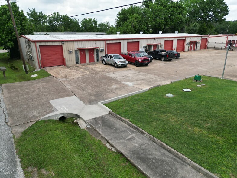 More Photos Of 12330 Knigge Cemetery Rd, Cypress Warehouse For Lease
