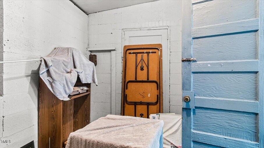 More Photos Of 201 S Main St, Warrenton Office For Sale