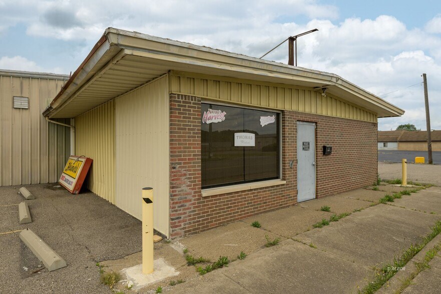 More Photos Of 1708 Eastern Ave, Gallipolis Flex For Sale