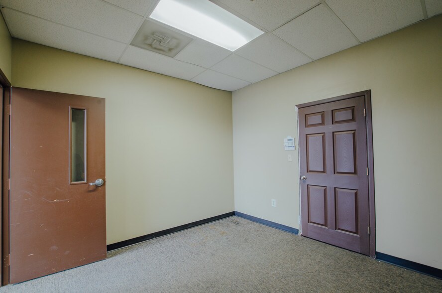 More Photos Of 33-49 Briggs Dr, Ontario General Retail For Lease