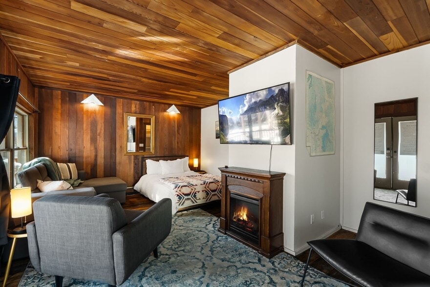 More Photos Of 501 N 4th Ave, Sandpoint Hotel For Sale