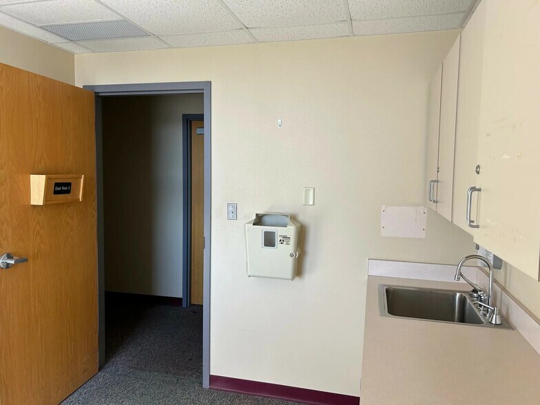 More Photos Of 900-950 N Porter Ave, Norman Medical For Lease