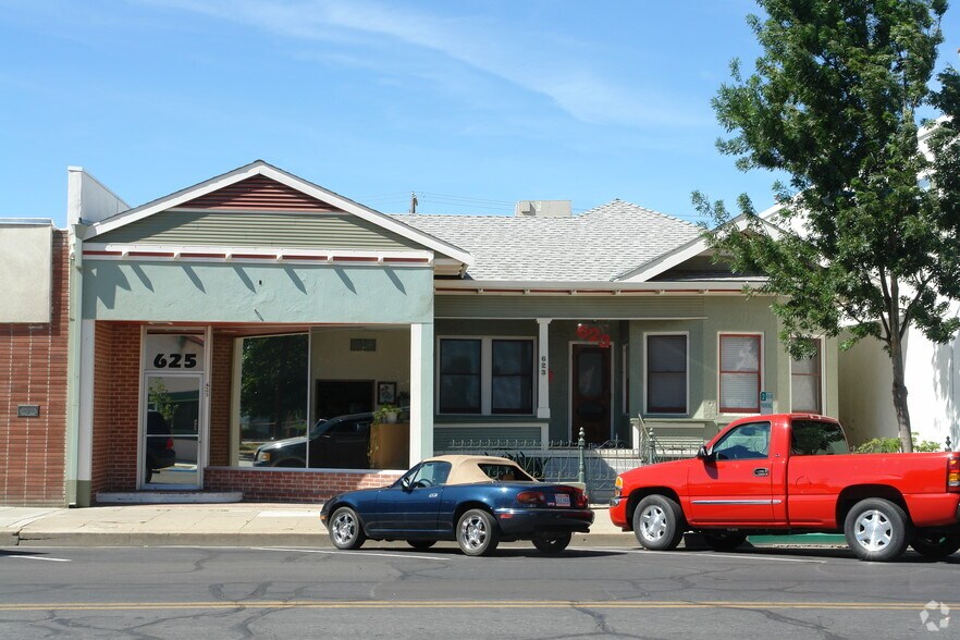 Primary Photo Of 623-625 J St, Los Banos Storefront For Lease