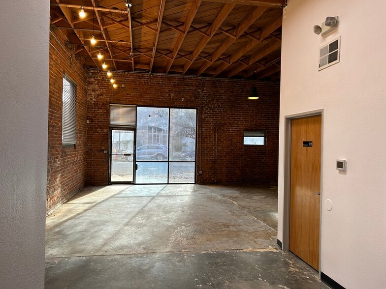 More Photos Of 300-302 4th St, Oakland Flex For Lease