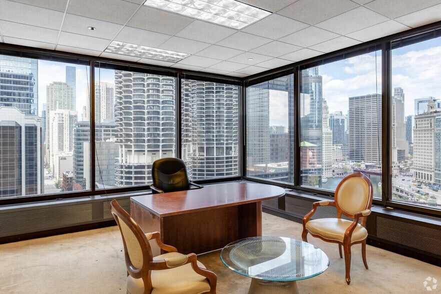 More Photos Of 55 W Wacker Dr, Chicago Office For Lease