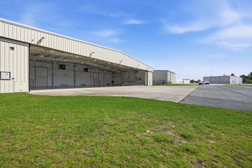 More Photos Of 1185 N Memorial Dr, Greenville Airplane Hangar For Lease