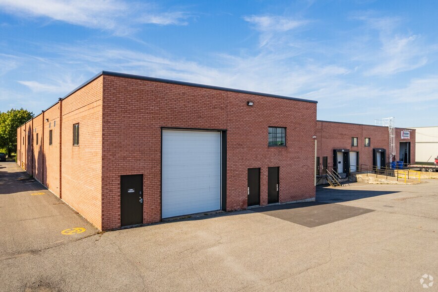 More Photos Of 3405-3417 St 1st, Longueuil Warehouse For Lease